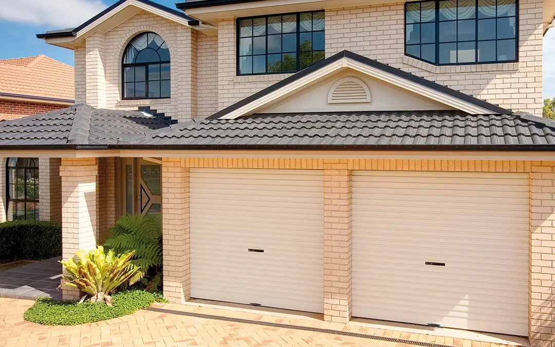 B&D Garage Door images Roll-A-door deluxe Classic Cream